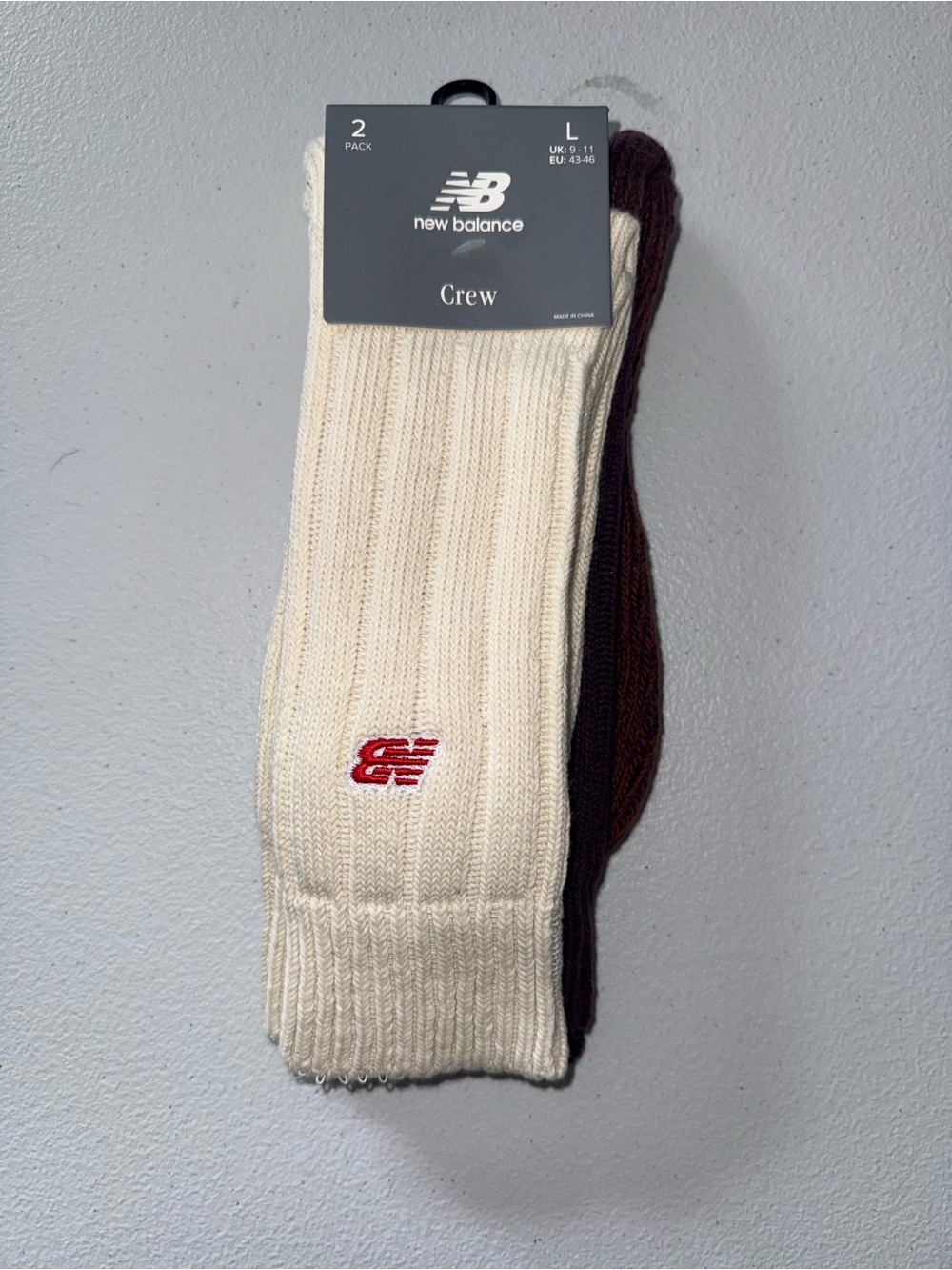 New Balance Crew Socks 2 Pack Size Large Cream Burgundy Ribbed Logo NWT unisex - Picture 10 of 10